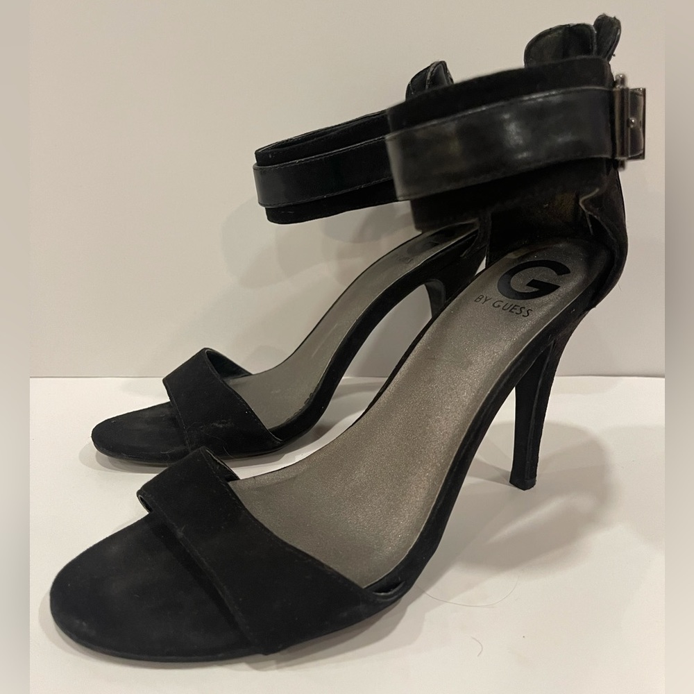 Women’s G by GUESS stiletto black suede heels | Size 8